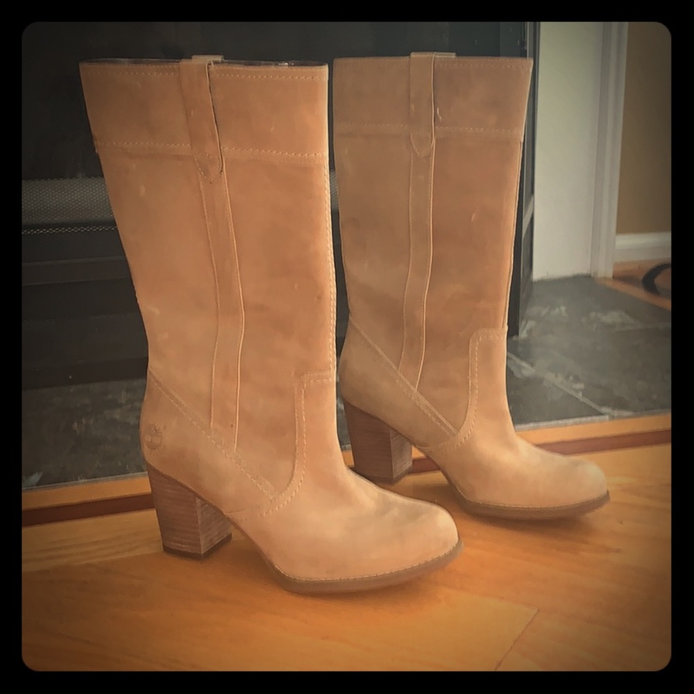 NWOT Timberland tan suede boots..love❤️